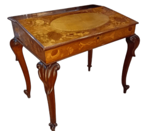 Elegante scrittoio Olandese Finemente intarsiato Epoca metà del XIX secolo